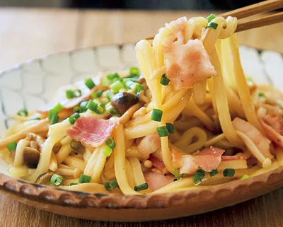 きのこのバターじょうゆ焼きうどん