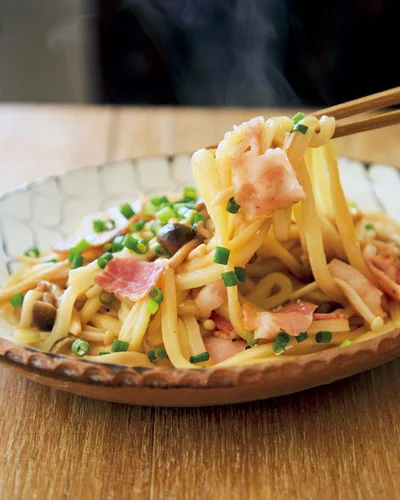 きのこのバターじょうゆ焼きうどん