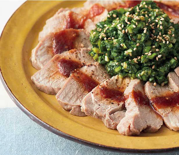 レンジ調理でヒレ肉をさらにヘルシーに！「蒸し豚のにらまみれ」／管理栄養士rinaの太らないおかず（5）