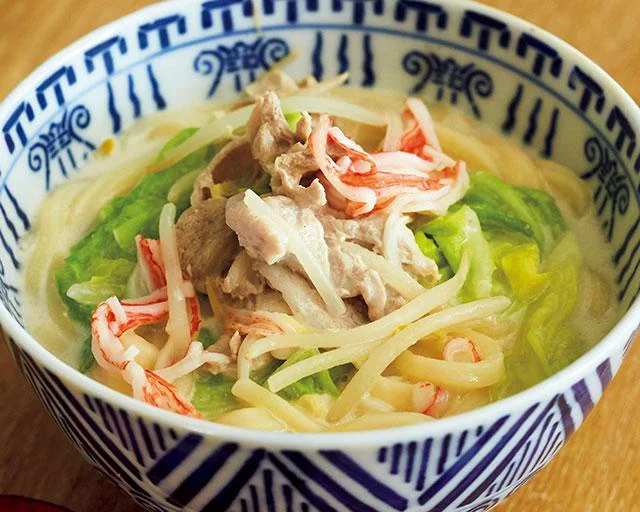 牛乳ベースのスープが味わい深い！冷凍うどんで「ちゃんぽん風