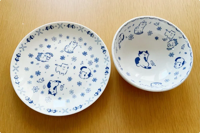  「プレートM　藍色ねこ」　材質：磁器　サイズ：直径約16.5cm(実寸)