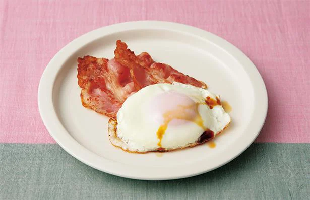 ベーコンをはじめに焼いてカリッと！ 「ベーコンエッグ」／はじめてのこどもキッチン（4）