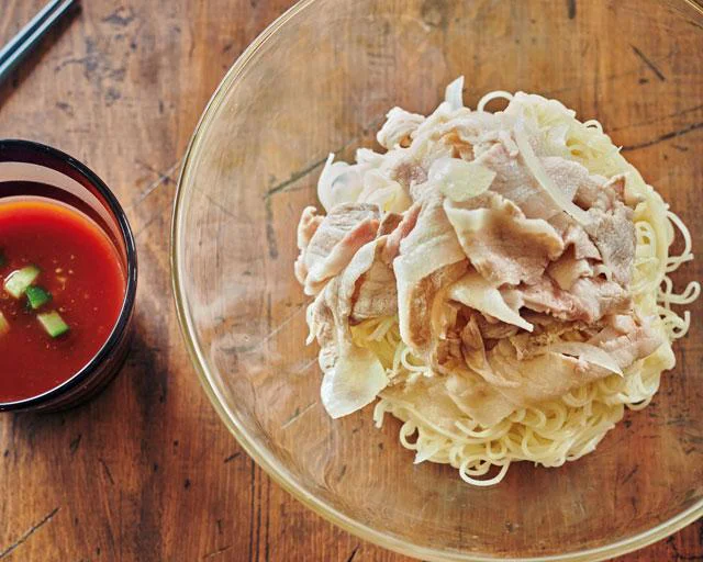 トマトベースのつけだれがさっぱり涼味満点！「ガスパチョつけめん」