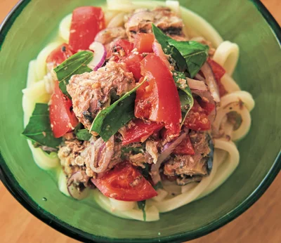 買い置きのさば缶で！ 混ぜてかけるだけの超速麺「さばとトマトのイタリアンぶっかけ」