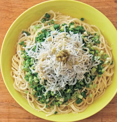 キッチンに立ちたくない！そんな日はのっけるだけの冷製パスタ「しらすとたっぷりねぎのチーズ風味ぶっかけ」
