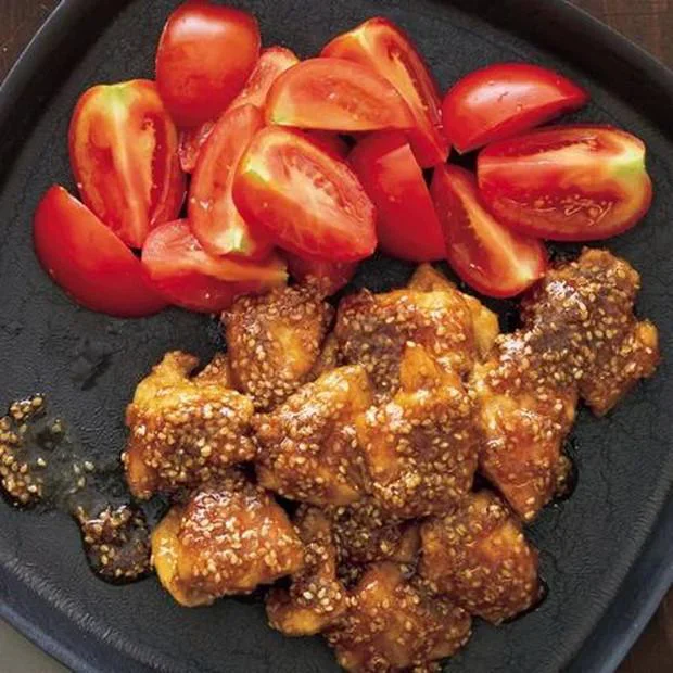 【画像を見る】しっかり味でご飯が進む!「とりむね肉deごまだれチキン」