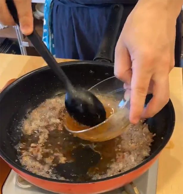合わせ調味料を加えて煮る