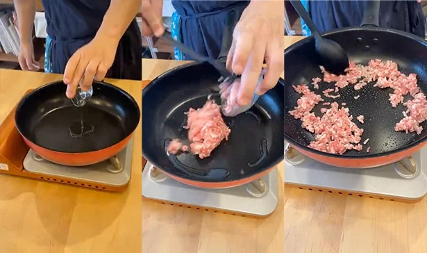 フライパンでひき肉をほぐしながら炒める
