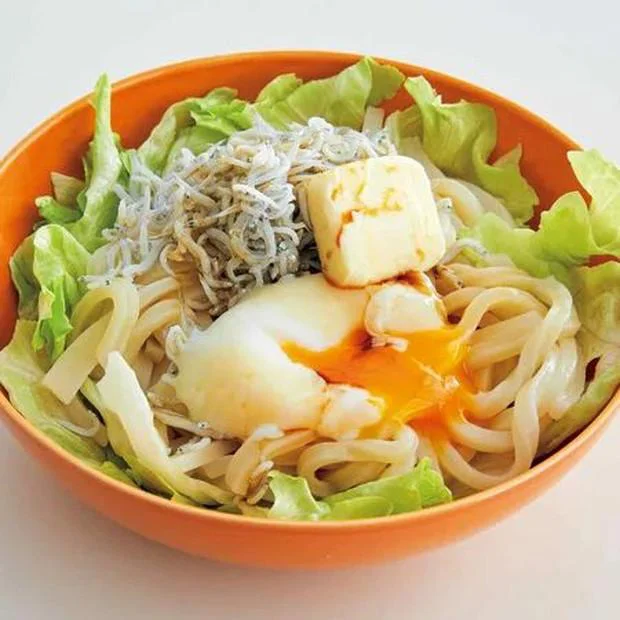 「しらすバターうどん 温玉のせ」