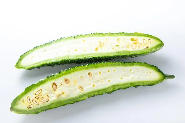 苦みを抑えるためにはまずゴーヤーを半分に／テツさんの野菜情報を画像でチェック（3/13）