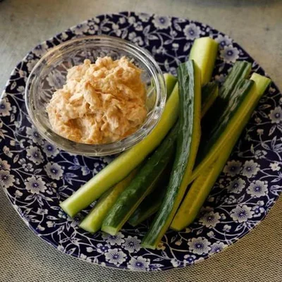 【画像を見る】ストック食材で手軽に作れる！「きゅうりのツナみそマヨディップ」