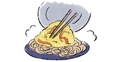 半熟になったら焼きそばの上にのせる