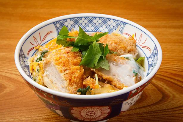 どんぶり物につく「丼」ってどんな意味?