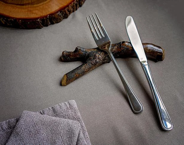 なぜ食卓用ナイフの先が丸くなっているの？