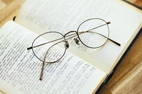 【小さな大発明】眼鏡の「鼻あて」は日本人のアイデアから生まれた!?／子どもに話したい雑学