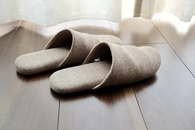 家で履く「スリッパ」はどこで生まれたか知ってる？