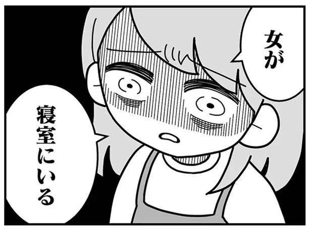 女が寝室にいる
