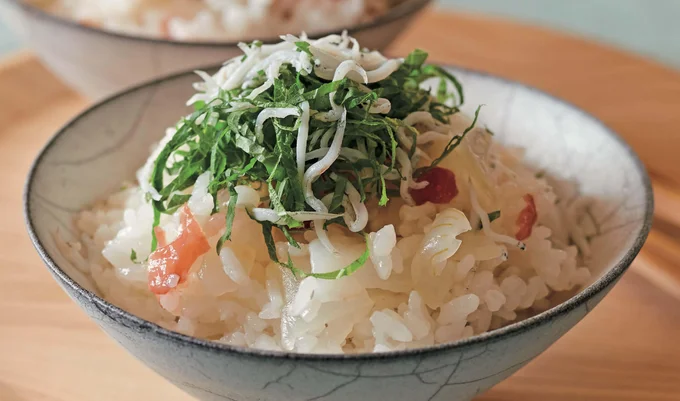 「まるごと玉ねぎと梅の炊き込みご飯」