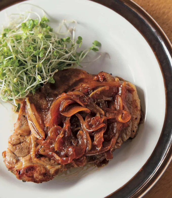 玉ねぎで疲労回復&お肉もやわらかく!「ポークソテー玉ねぎソース」