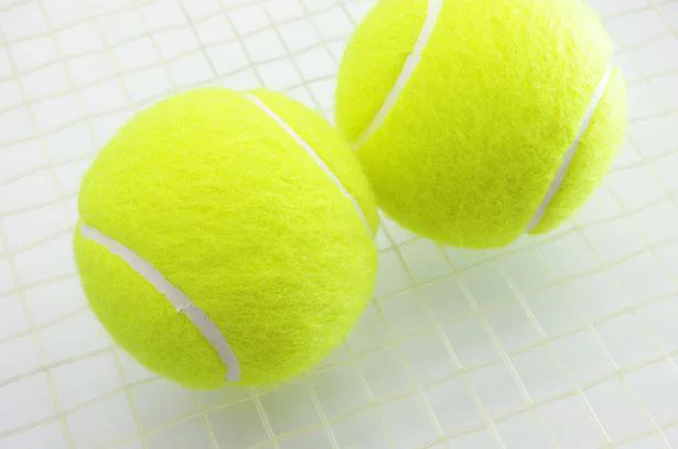 今や入院持ち物リストの定番！陣痛時の痛み緩和に役立つテニスボール