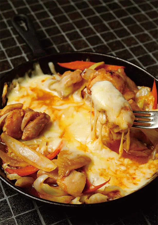 締めにはごはんで超最高！ 特製甘辛ダレがおいしい「チーズタッカルビ」／肉まみれの夜ふかし飯（10）