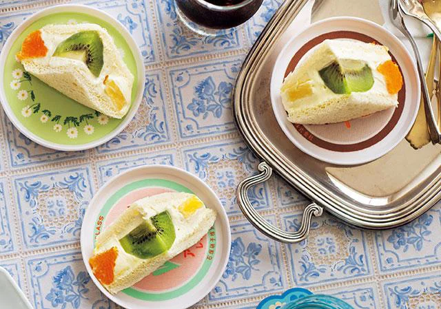 甘すぎないチーズホイップでいくらでも食べられる！「フルーツサンド」