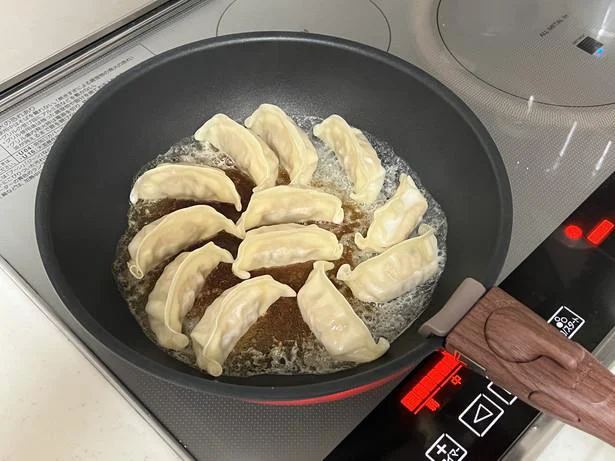 焼き餃子は、羽根も皮もパリッと香ばしく焼けました