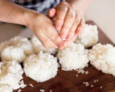新米が炊き上がったらまず食べたい！お米本来のうまみを楽しむ「塩むすび」