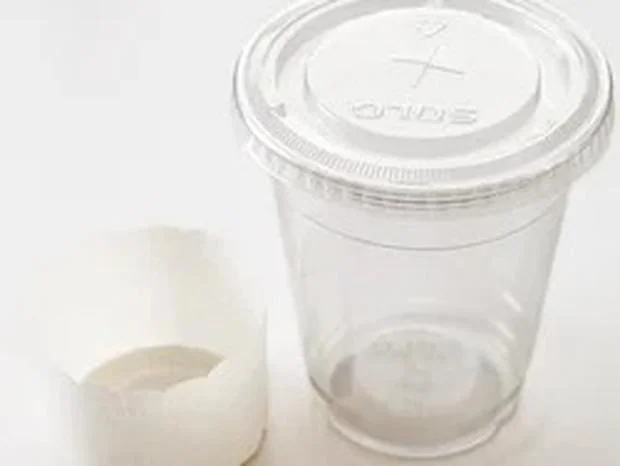 プラスチックカップやケーキ用カップは100円ショップでも手に入ります
