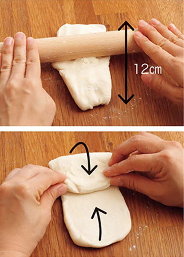 生地の切り口を上にし、向こう側と手前の生地を内側に折って重ねたら、めん棒で12cm長さにのばす