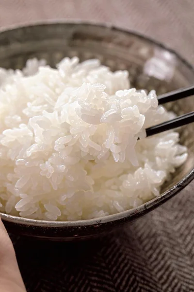 たった1さじ加えるだけでご飯がふっくらピンと炊き上がる！とっておきの「みりん」テク