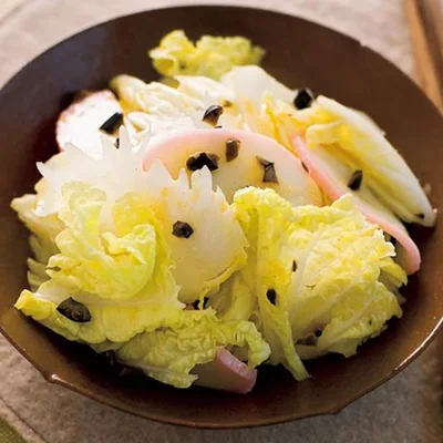 サラダ感覚で食べたい「白菜とかまぼこのマスタードオリーブあえ」／試したくなる白菜レシピ全画像を見る（7/30）