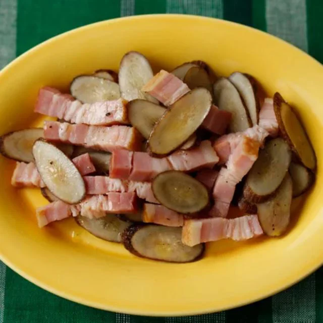 「ベーコンとごぼうのホットサラダ」／秋のサラダのレシピ（9/30）