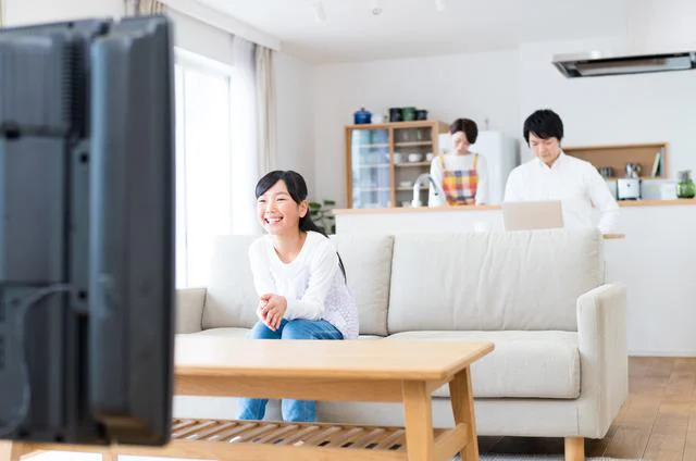 模様替えで悩む「テレビの置き場所」問題。ならば、壁かけテレビを選んでみては？
