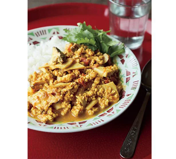 レンチン調理で本格的な味わい「エリンギキーマカレー」【ダイエットにも◎のスパイスごはん】