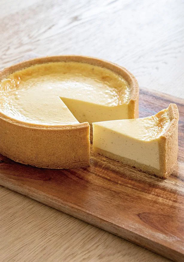 クリームチーズとヨーグルトを使い、伝統菓子のタルトフランをさっぱりとコクのあるタルトにアレンジ