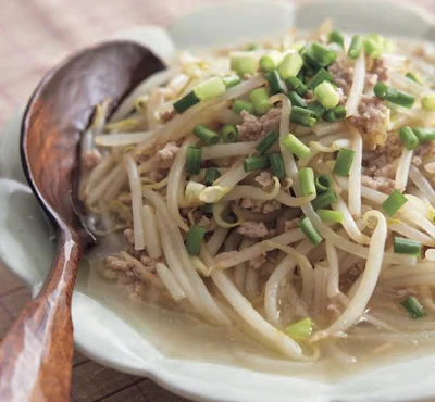 「もやしの塩そぼろ煮」飯や麺にかけて食べるのもおいしいですよ