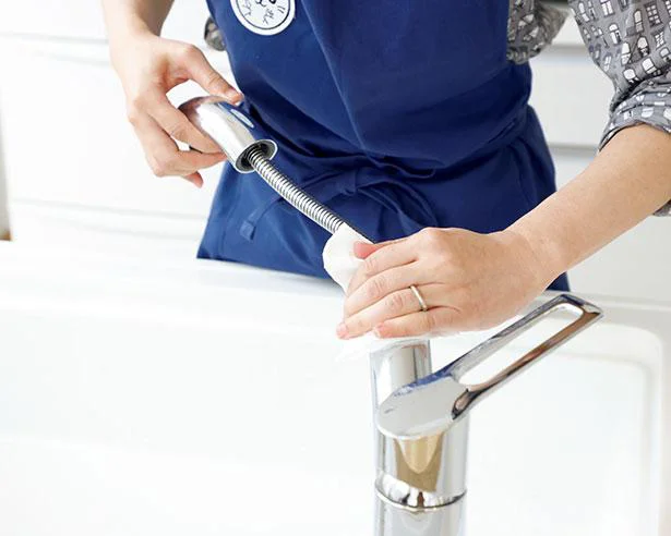 水栓のホースが伸びるタイプはここに水あかがたまっている場合も!
