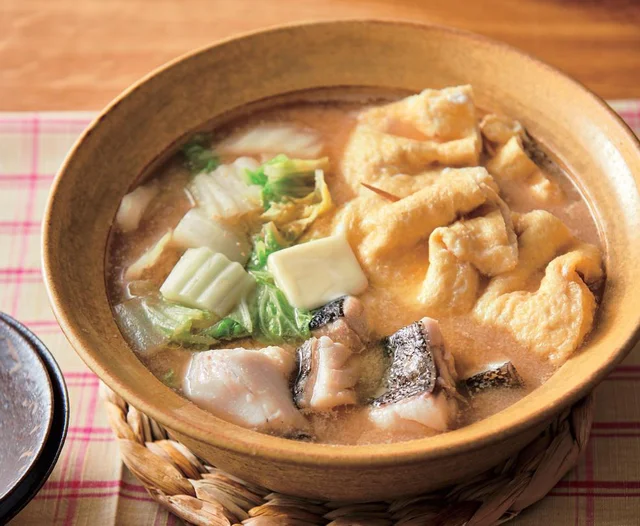 白菜鍋であったまる！バターと豆乳のコクにほっこり「白菜と卵きんちゃくのみそバター豆乳鍋」