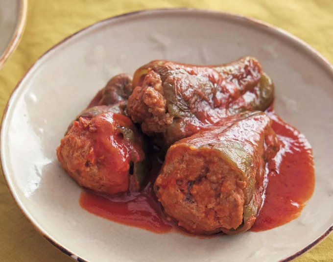 種ごと使って栄養価アップ!「ピーマンの肉詰めトマト煮」