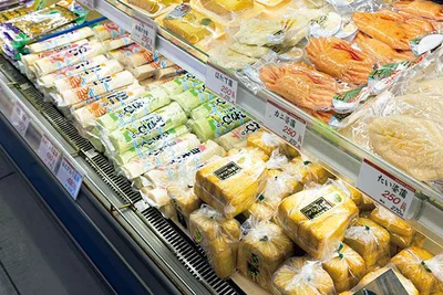  地元で長く愛される「厚揚げソフトかまぼこ」をはじめ、オリジナルの加工品は約40種類。