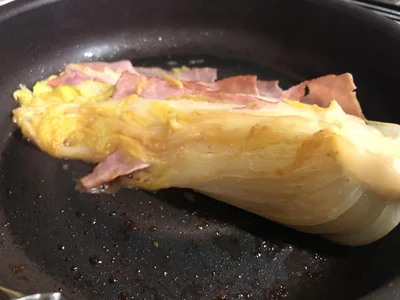 白菜を挟んで焼くだけ