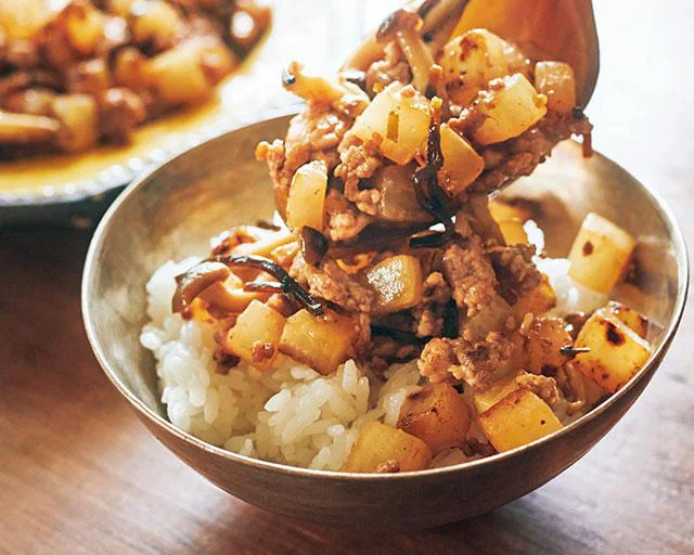 大根とひき肉の梅塩昆布炒め