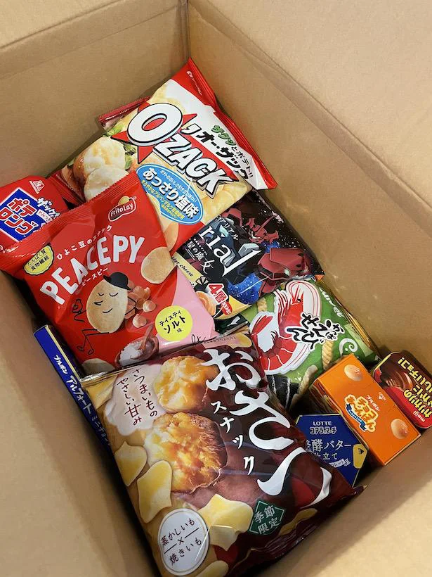 三段目には…まだこんなにスナック菓子が！