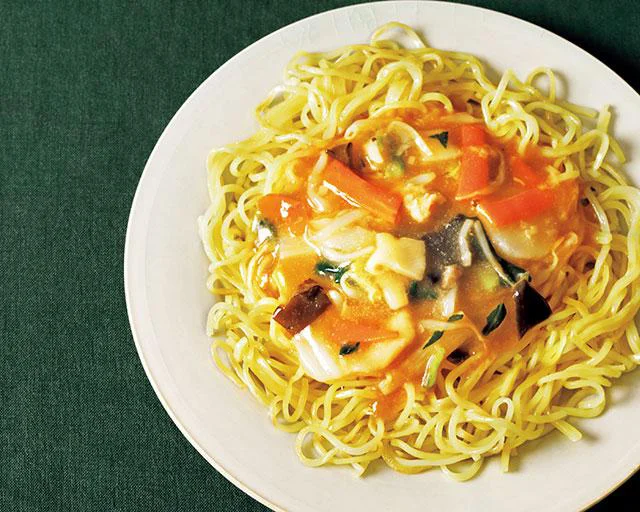 具材たっぷりのあんが麺にからむ!