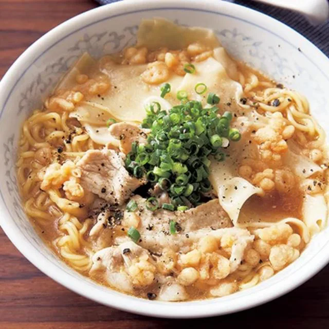 「背脂風ワンタンラーメン」／ワンタンのアレンジレシピ（15/26）