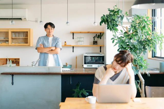 「今日の夕飯、手抜き？」共働きの妻に、夫からチクリ…。再就職後の、仕事と家事の両立