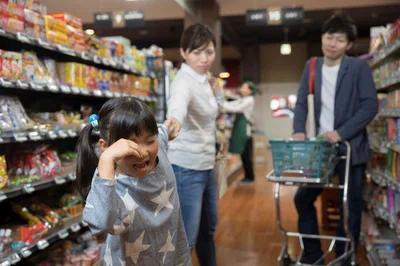 子どもと一緒の買い物ではトラブルも多発