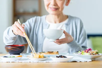 ご飯におかずをのせない