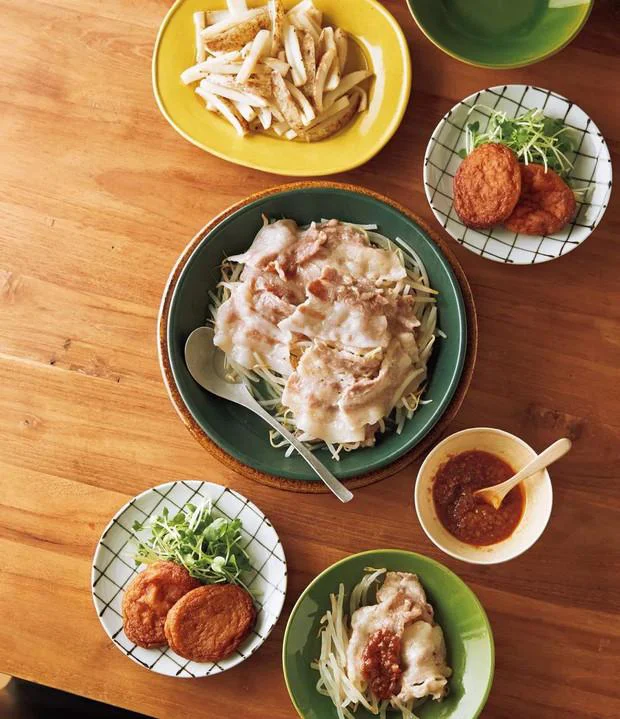  火曜は「もやし」と「豚肉」だけで節約メイン！ 「豚バラともやしのレンジ蒸し」の献立